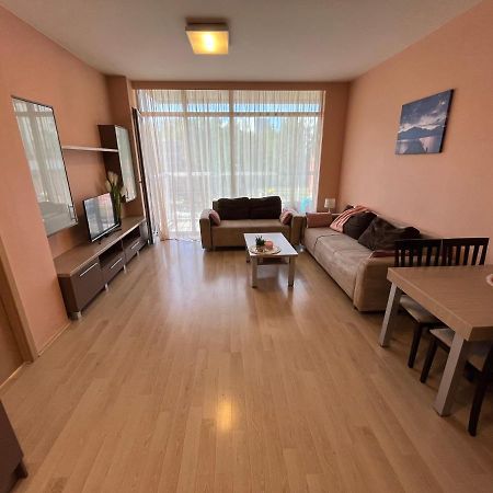 Lovely Apartments In Imanta With Free Parking Riga Bagian luar foto