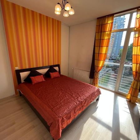 Lovely Apartments In Imanta With Free Parking Riga Bagian luar foto