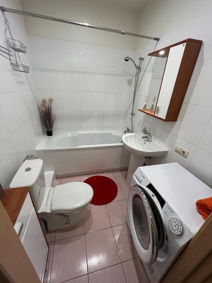 Lovely Apartments In Imanta With Free Parking Riga Bagian luar foto